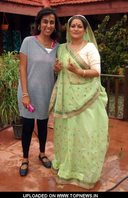 Producer-Deeya Singh and Himani Shivpuri at On The Set of Baat Hamari Pakki Hai